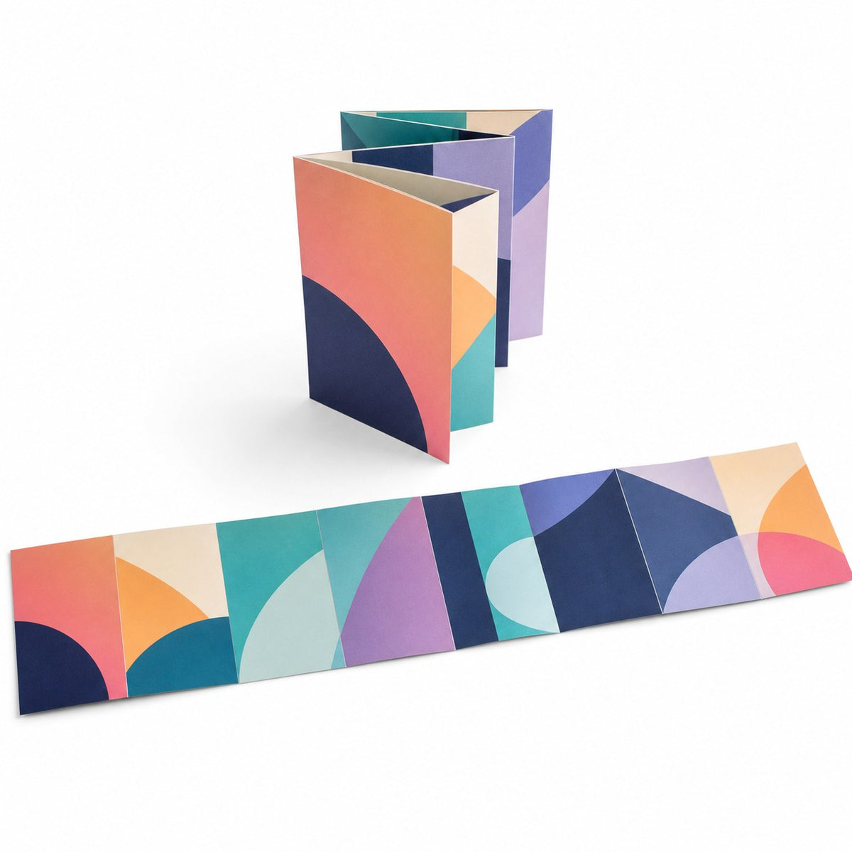 Faltblatt, gefalzt auf Quadrat 10,5 cm x 10,5 cm, vertikaler Sonderwickelfalz, 10-seitig