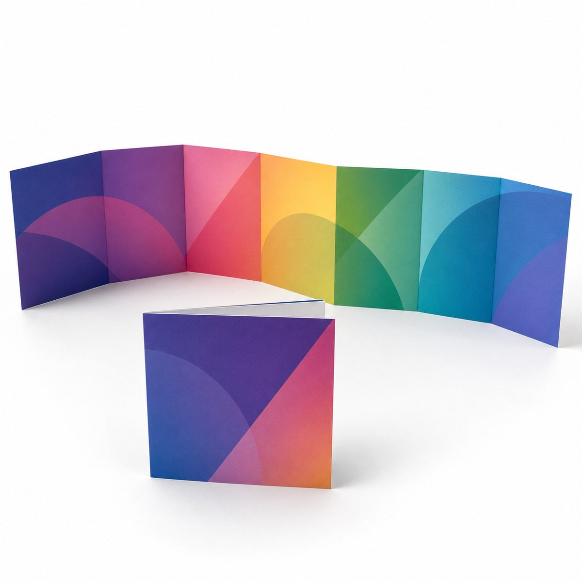 Faltblatt, gefalzt auf Quadrat 12,0 cm x 12,0 cm, vertikaler Wickelfalz, 8-seitig