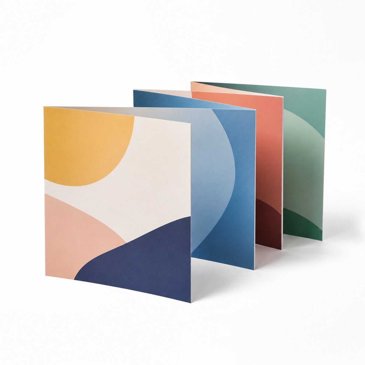 Faltblatt, gefalzt auf Quadrat 21,0 cm x 21,0 cm, horizontaler Wickelfalz, 8-seitig