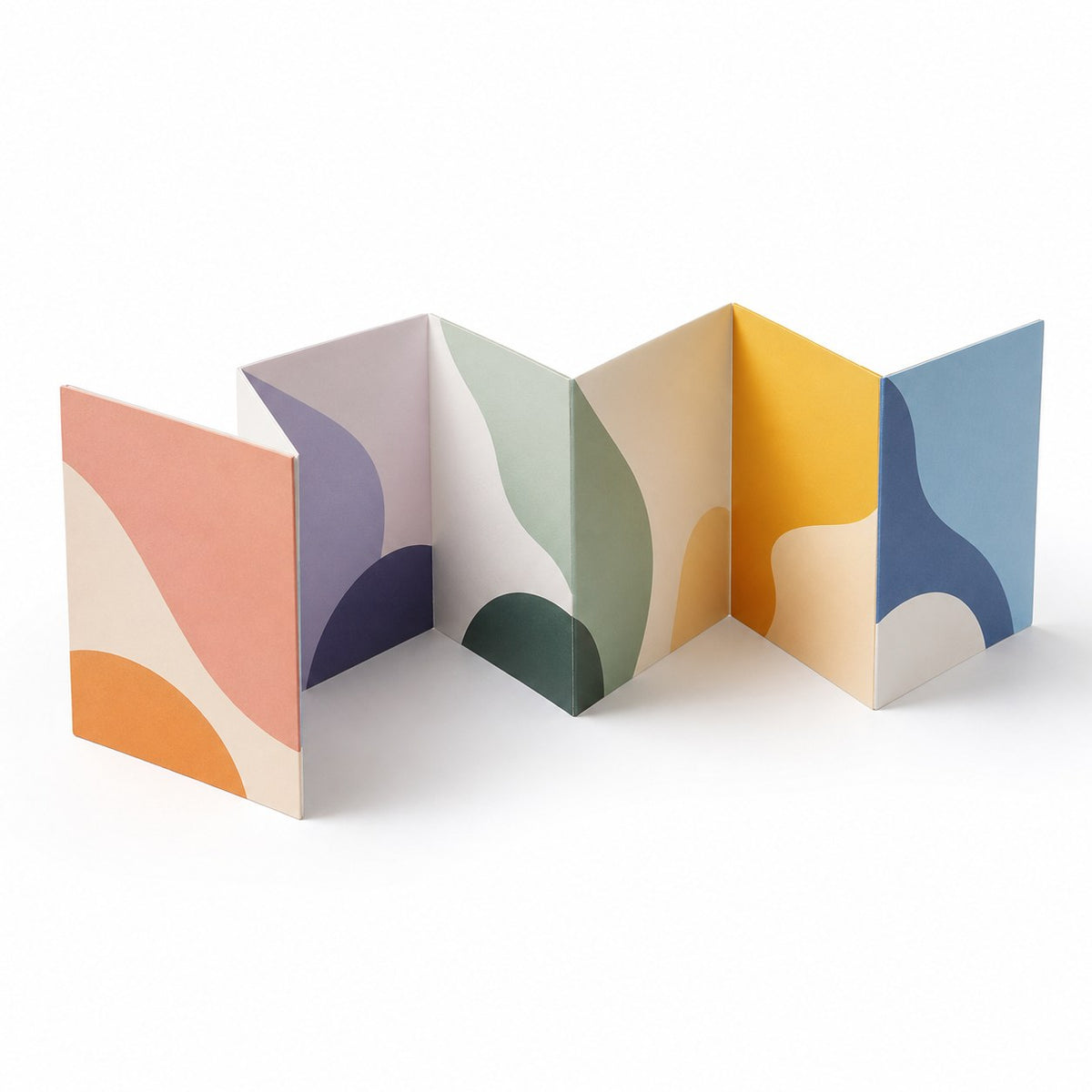 Faltblatt, gefalzt auf Quadrat 12,0 cm x 12,0 cm, vertikaler Zickzackfalz, 6-seitig
