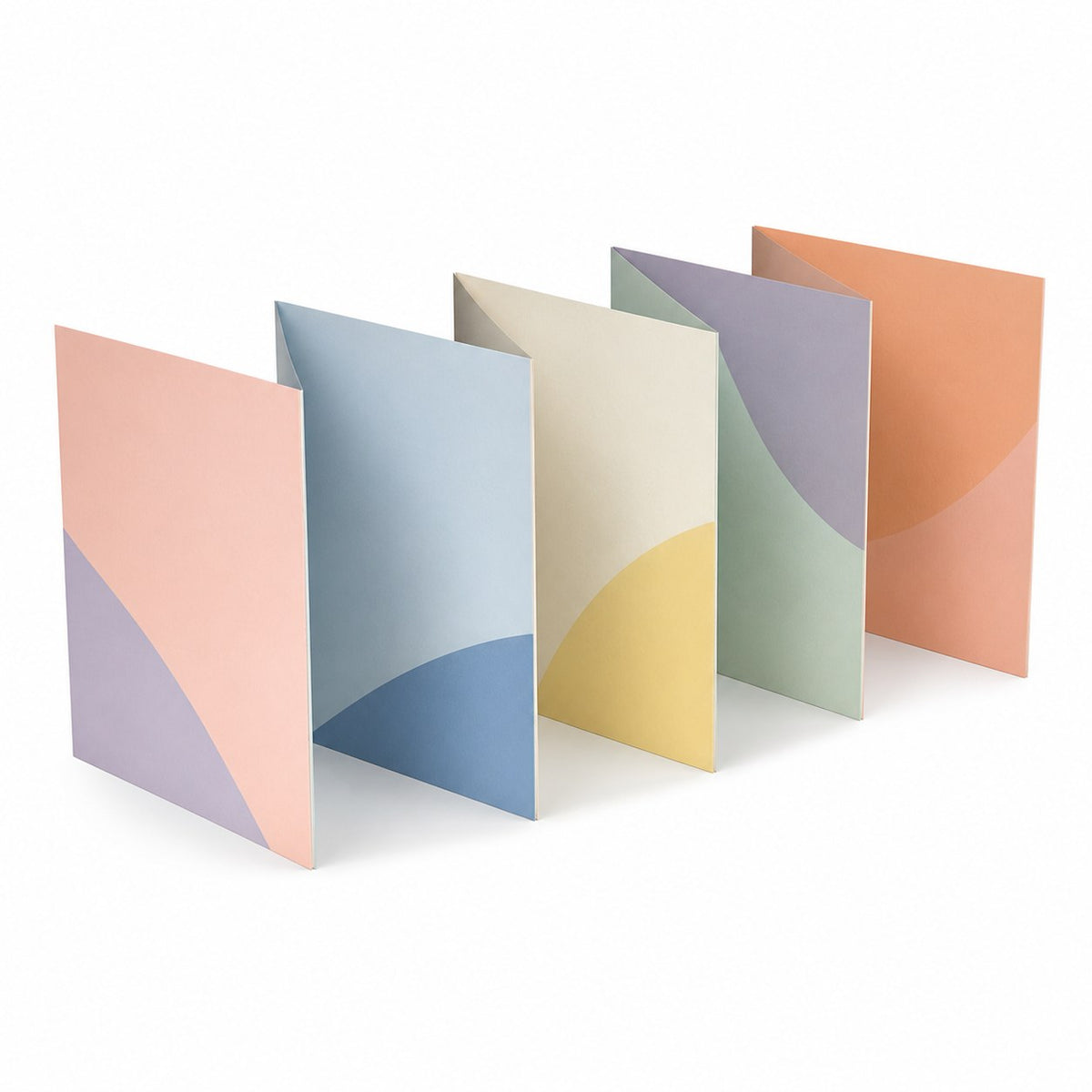 Faltblatt, gefalzt auf Quadrat 14,8 cm x 14,8 cm, vertikaler Zickzackfalz, 6-seitig