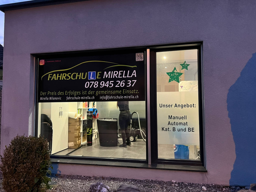 Neue Schaufensterbeschriftung für Fahrschule Mirella