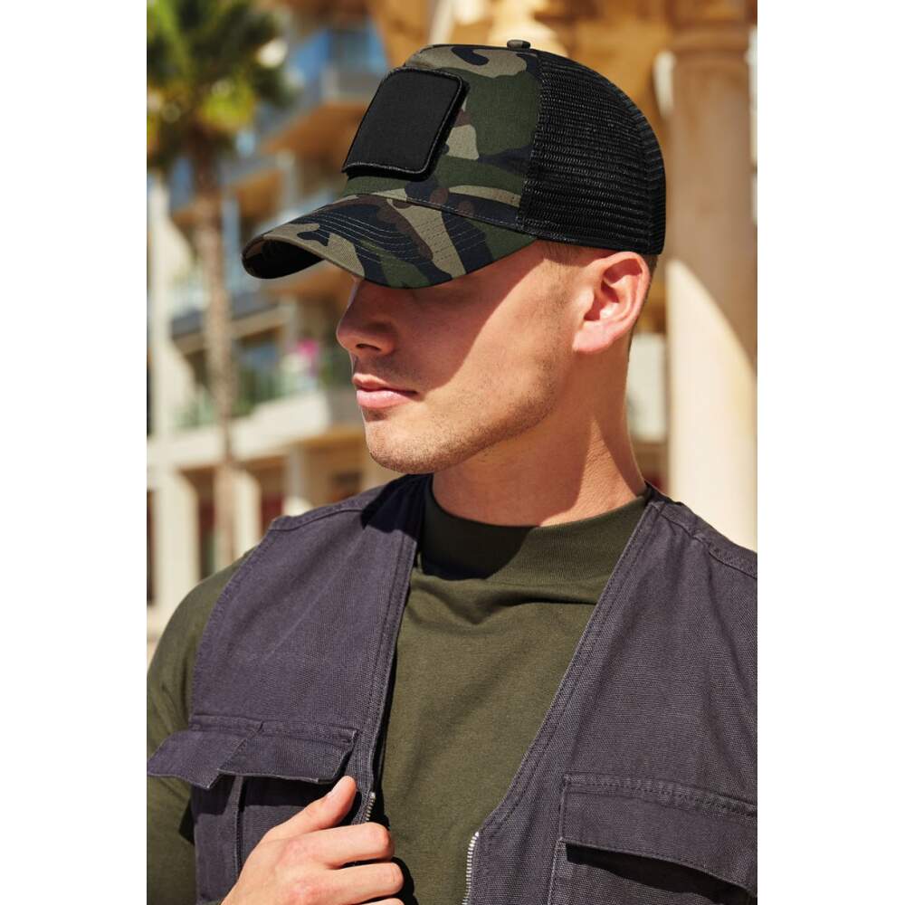 Patch Snapback Trucker Cap in Detail 5 - bedruckbar und bestickbar