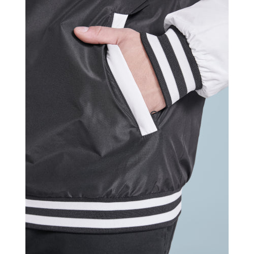 Varsity Jacket in Detail 4 - bedruckbar und bestickbar