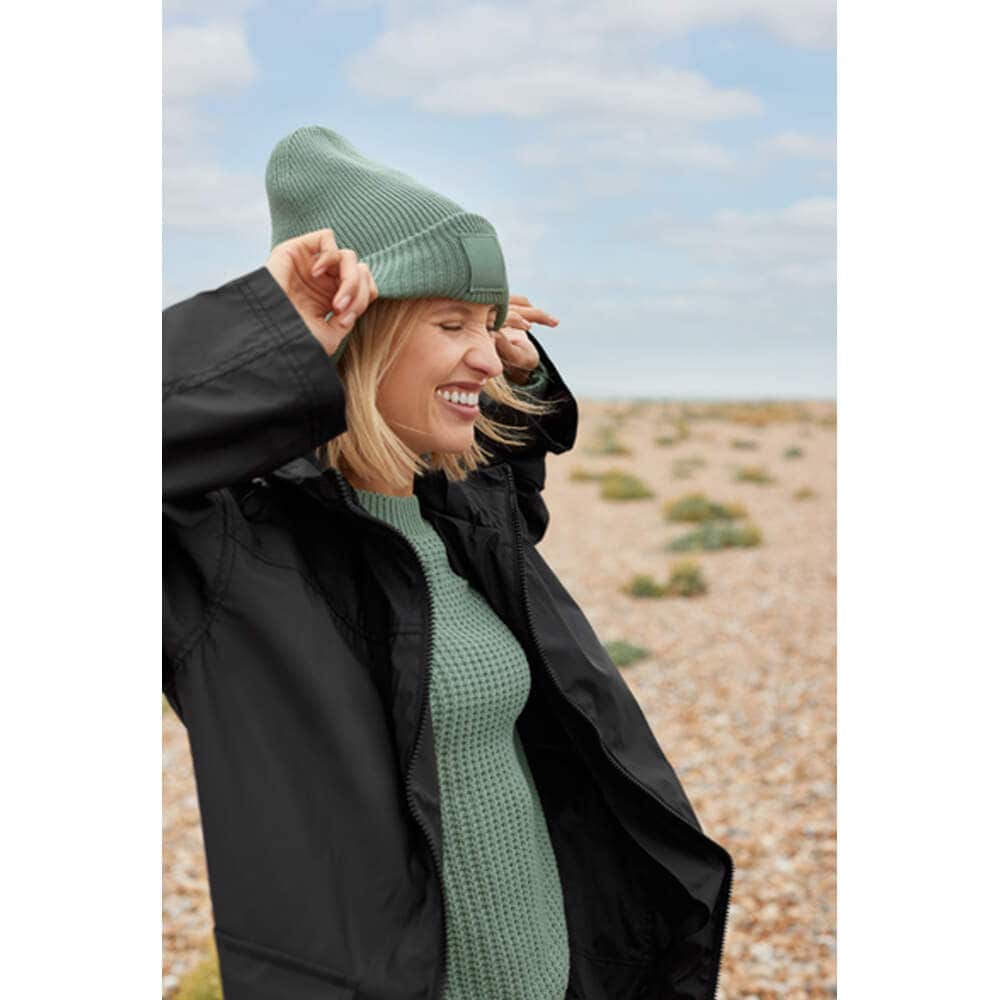 Deep Cuffed Tonal Patch Beanie in Detail 4 - bedruckbar und bestickbar