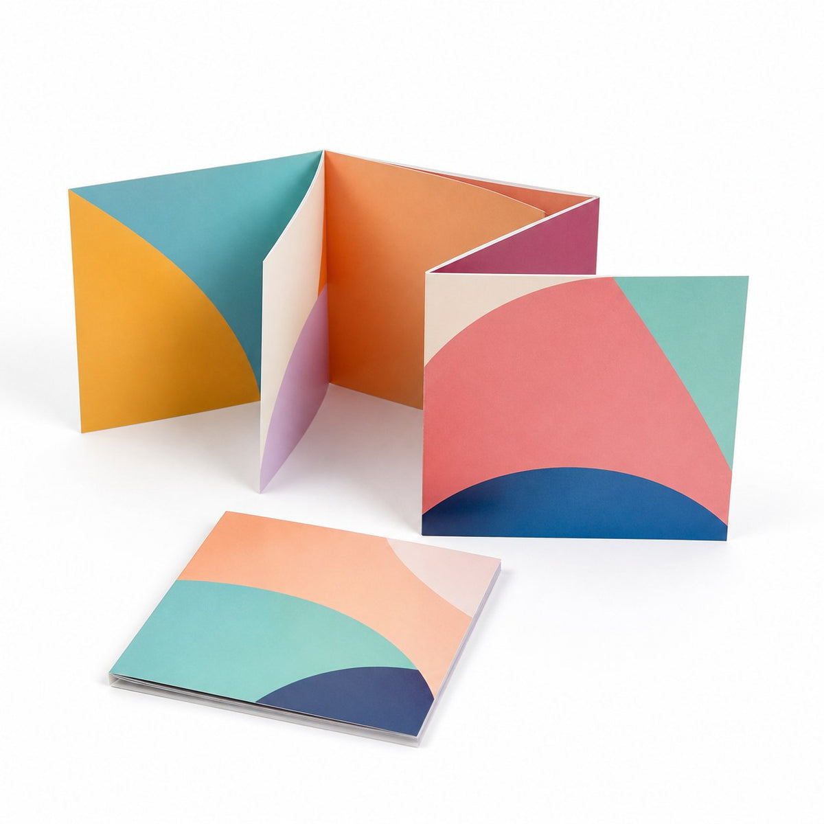 Faltblatt, gefalzt auf Quadrat 10,0 cm x 10,0 cm, horizontaler Wickelfalz, 6-seitig