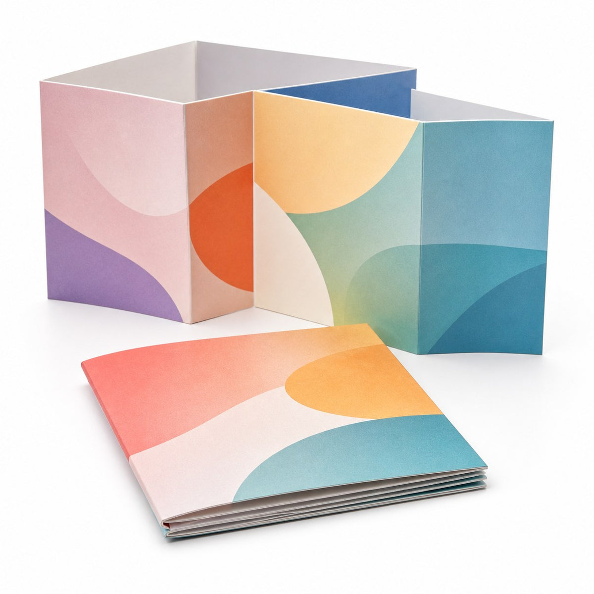 Faltblatt, gefalzt auf Quadrat 12,0 cm x 12,0 cm, horizontaler Wickelfalz, 8-seitig