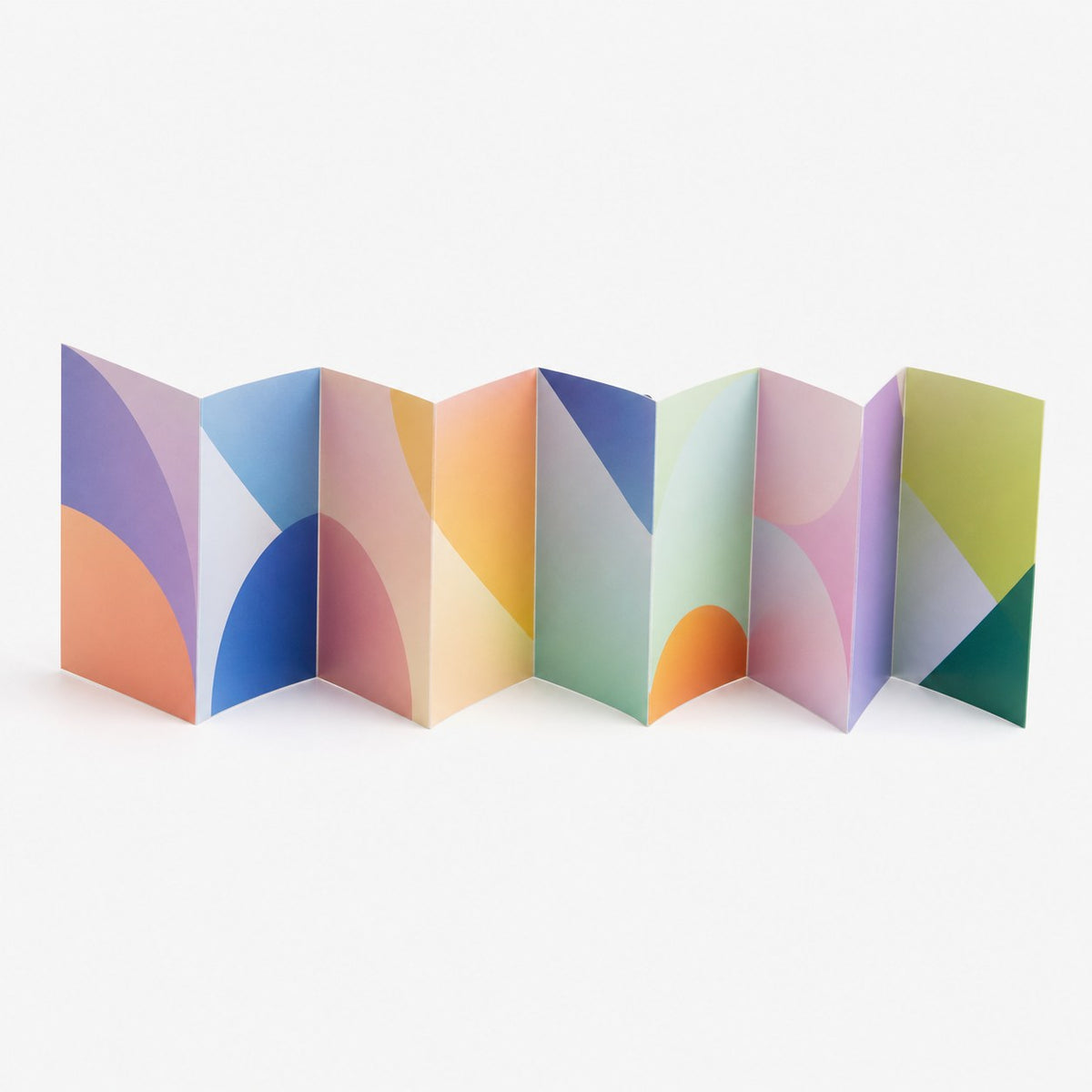 Faltblatt, gefalzt auf Quadrat 10,0 cm x 10,0 cm, vertikaler Zickzackfalz, 8-seitig