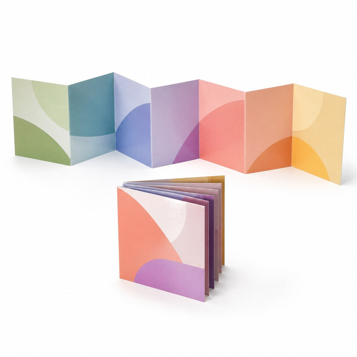 Faltblatt, gefalzt auf Quadrat 12,0 cm x 12,0 cm, vertikaler Zickzackfalz, 8-seitig