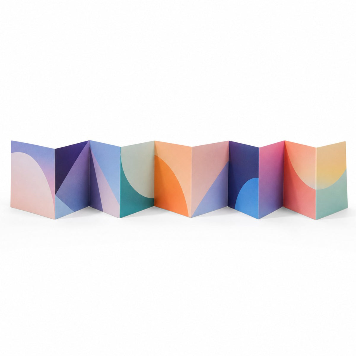 Faltblatt, gefalzt auf Quadrat 9,8 cm x 9,8 cm, horizontaler Zickzackfalz, 8-seitig