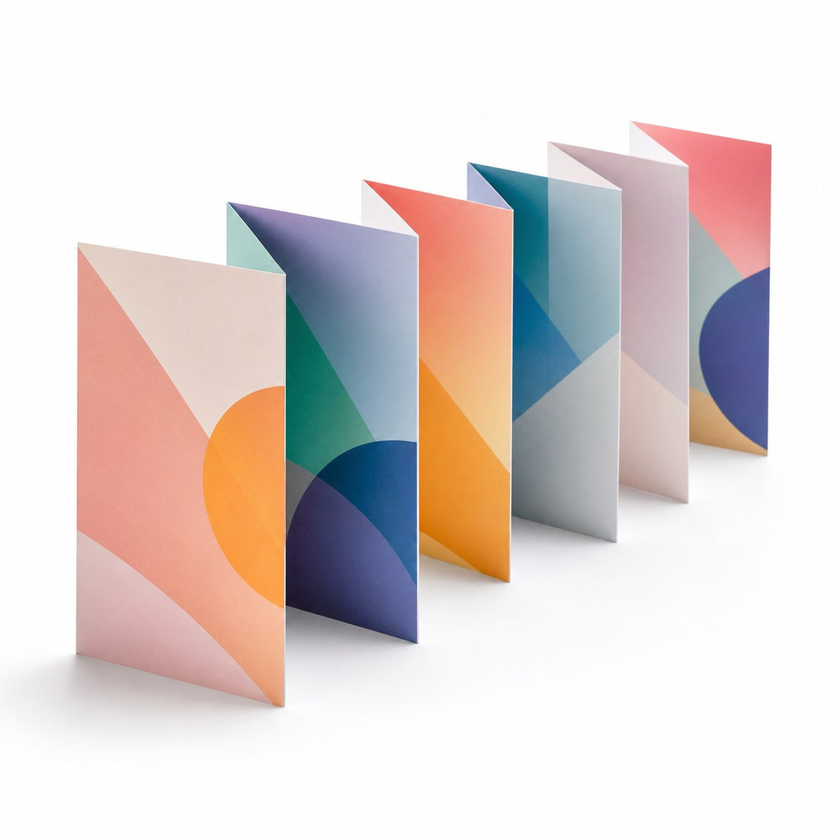 Faltblatt, gefalzt auf MAXI-Format (23,5 cm x 12,5 cm), horizontaler Zickzackfalz, 8-seitig